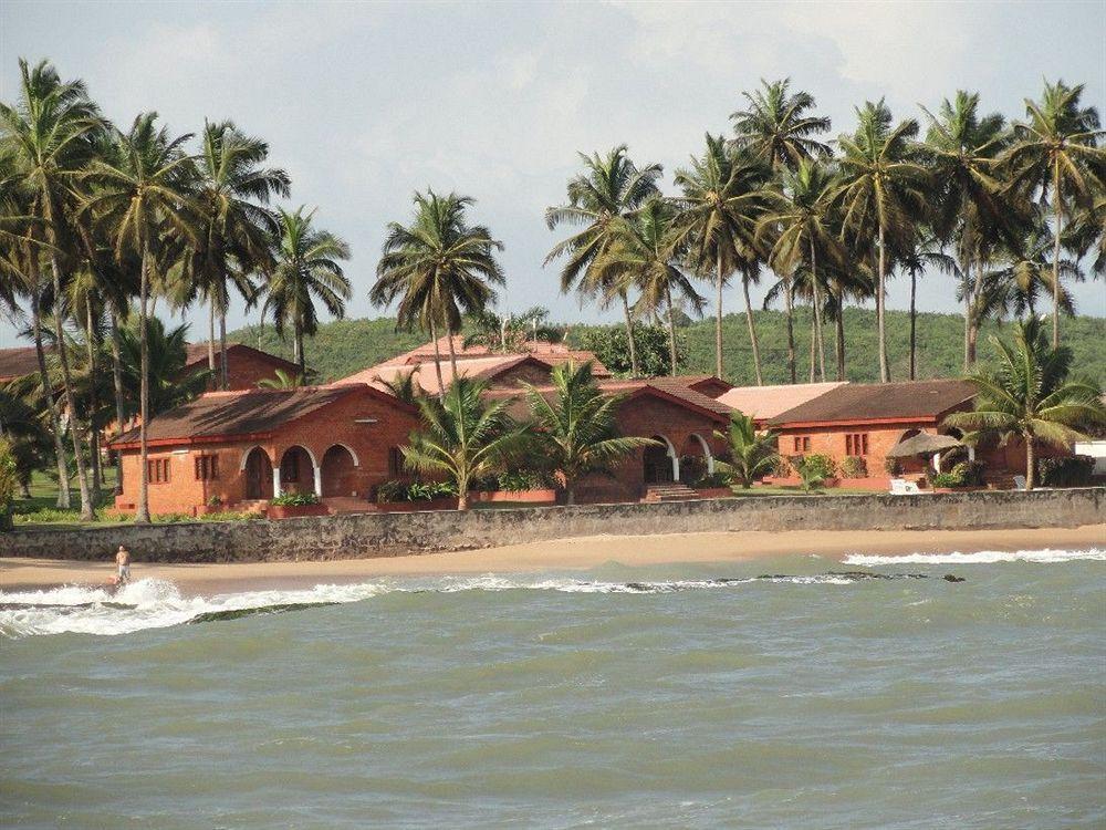 Coconut Grove Beach Resort Elmina Exterior photo