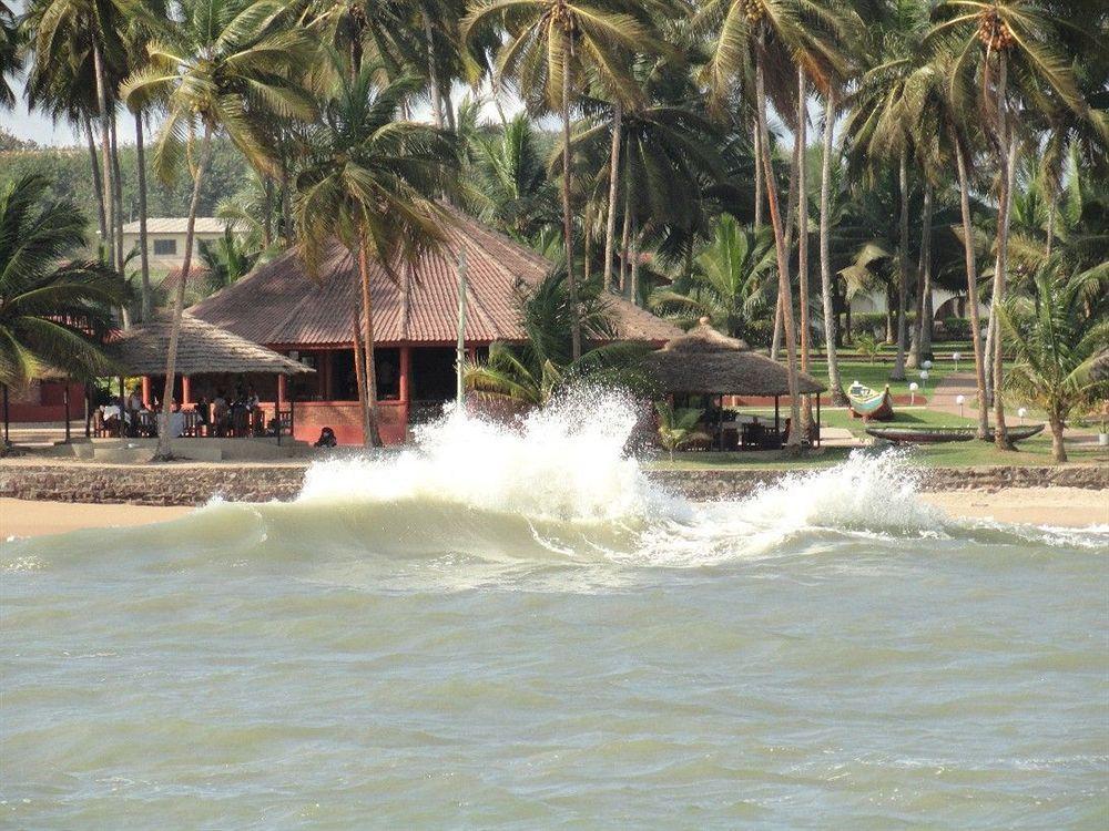 Coconut Grove Beach Resort Elmina Exterior photo