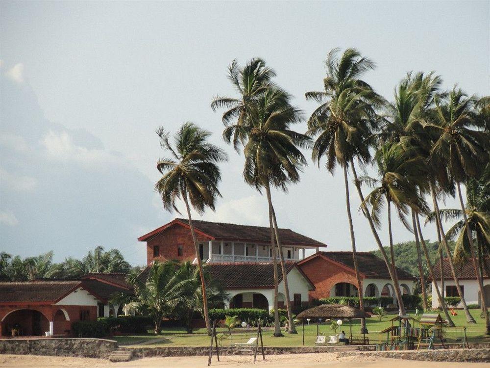 Coconut Grove Beach Resort Elmina Exterior photo