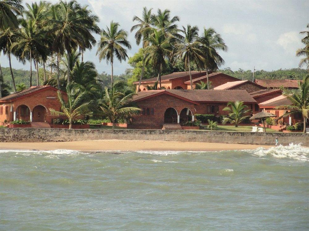 Coconut Grove Beach Resort Elmina Exterior photo