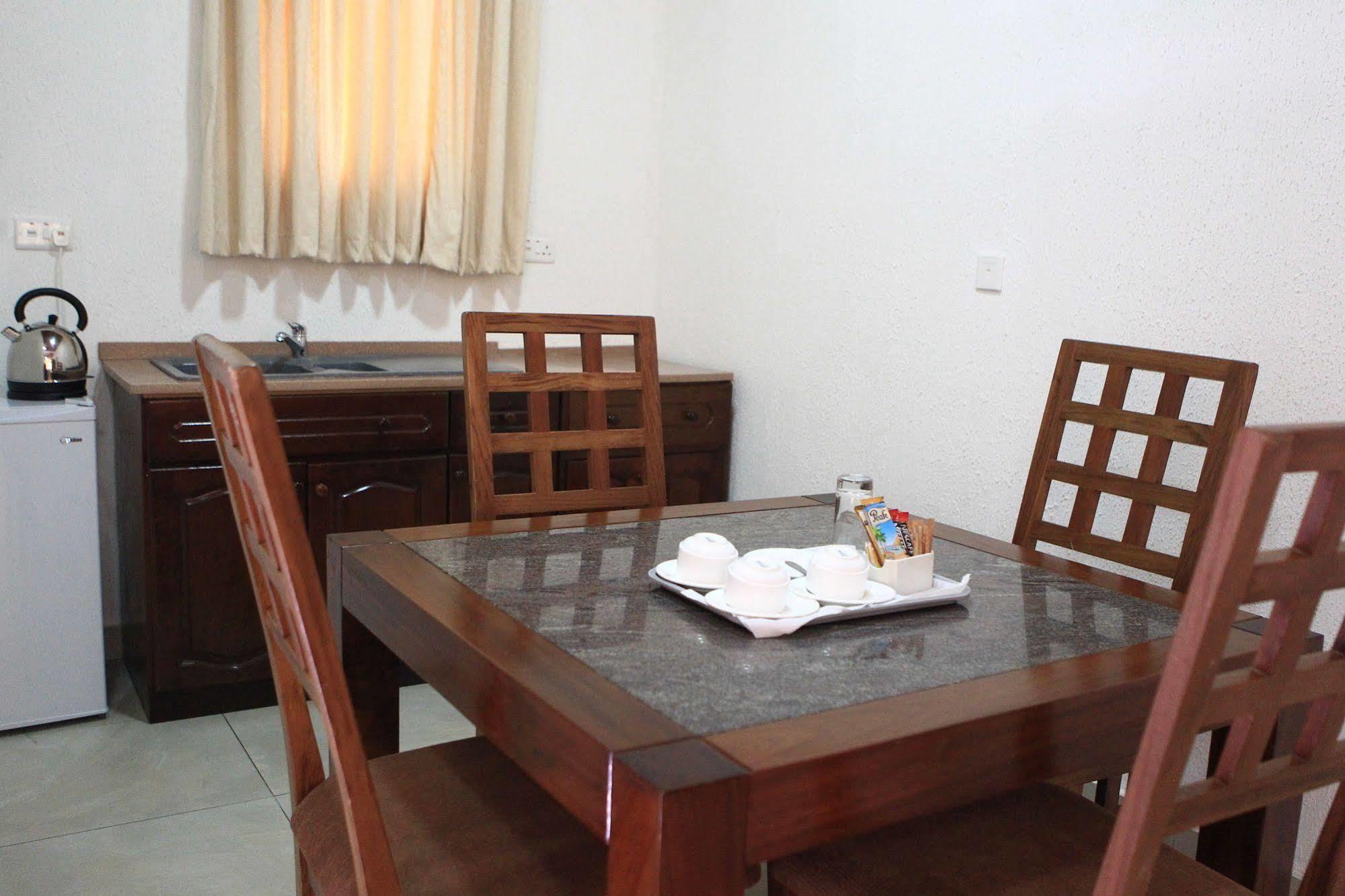 Coconut Grove Beach Resort Elmina Exterior photo