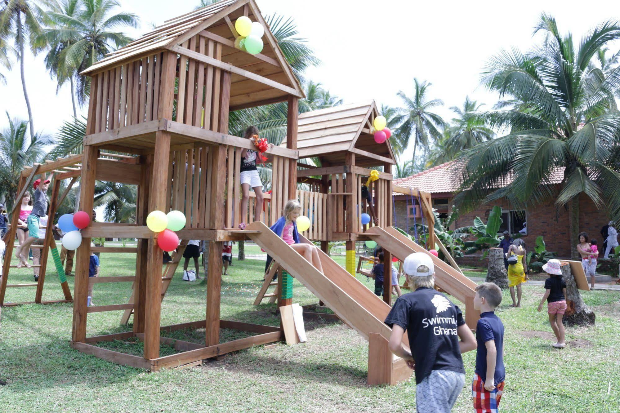 Coconut Grove Beach Resort Elmina Exterior photo