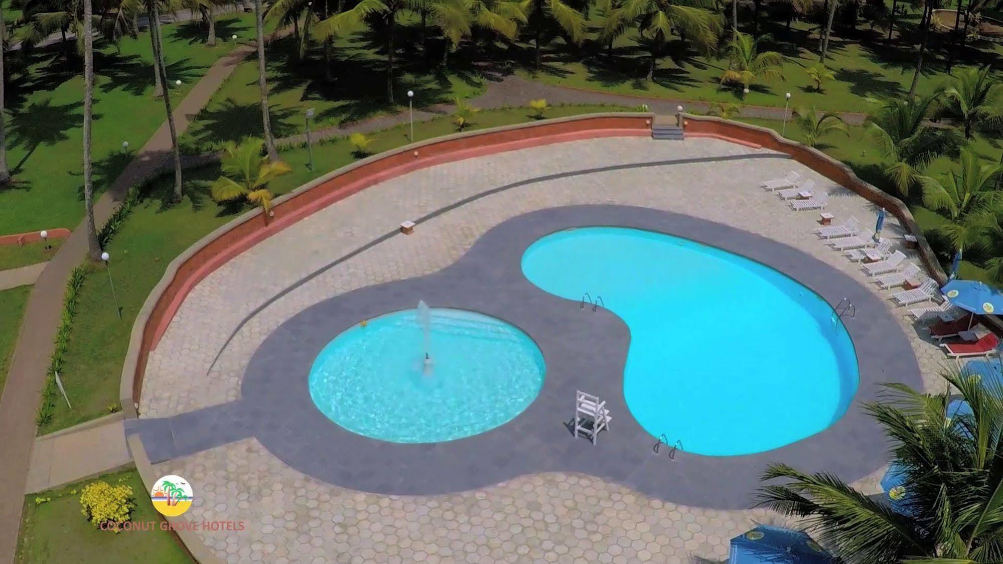 Coconut Grove Beach Resort Elmina Exterior photo