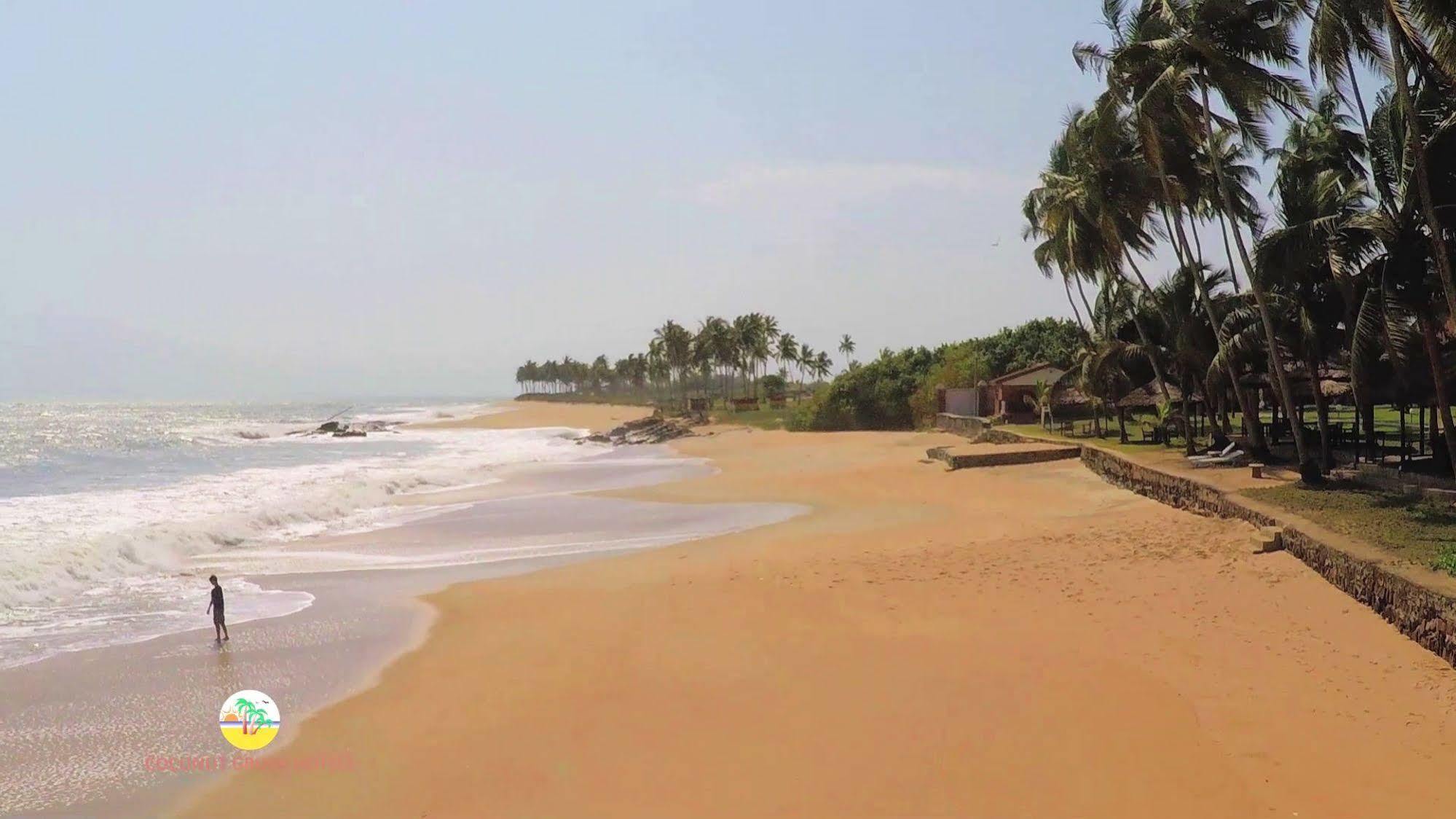 Coconut Grove Beach Resort Elmina Exterior photo