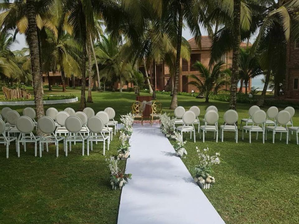 Coconut Grove Beach Resort Elmina Exterior photo