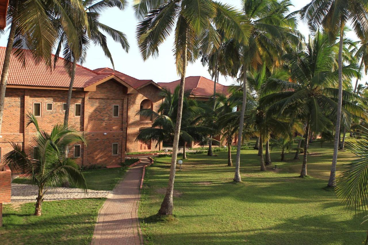 Coconut Grove Beach Resort Elmina Exterior photo