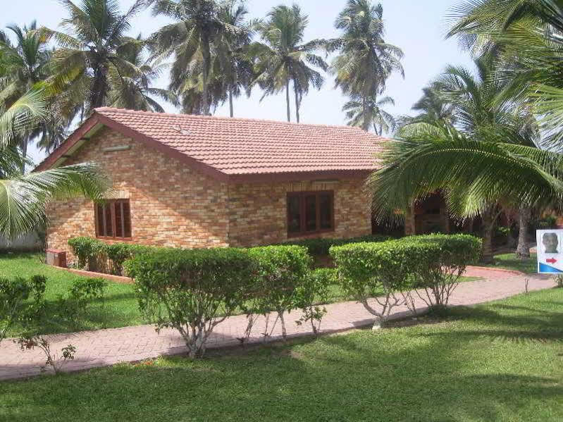 Coconut Grove Beach Resort Elmina Exterior photo