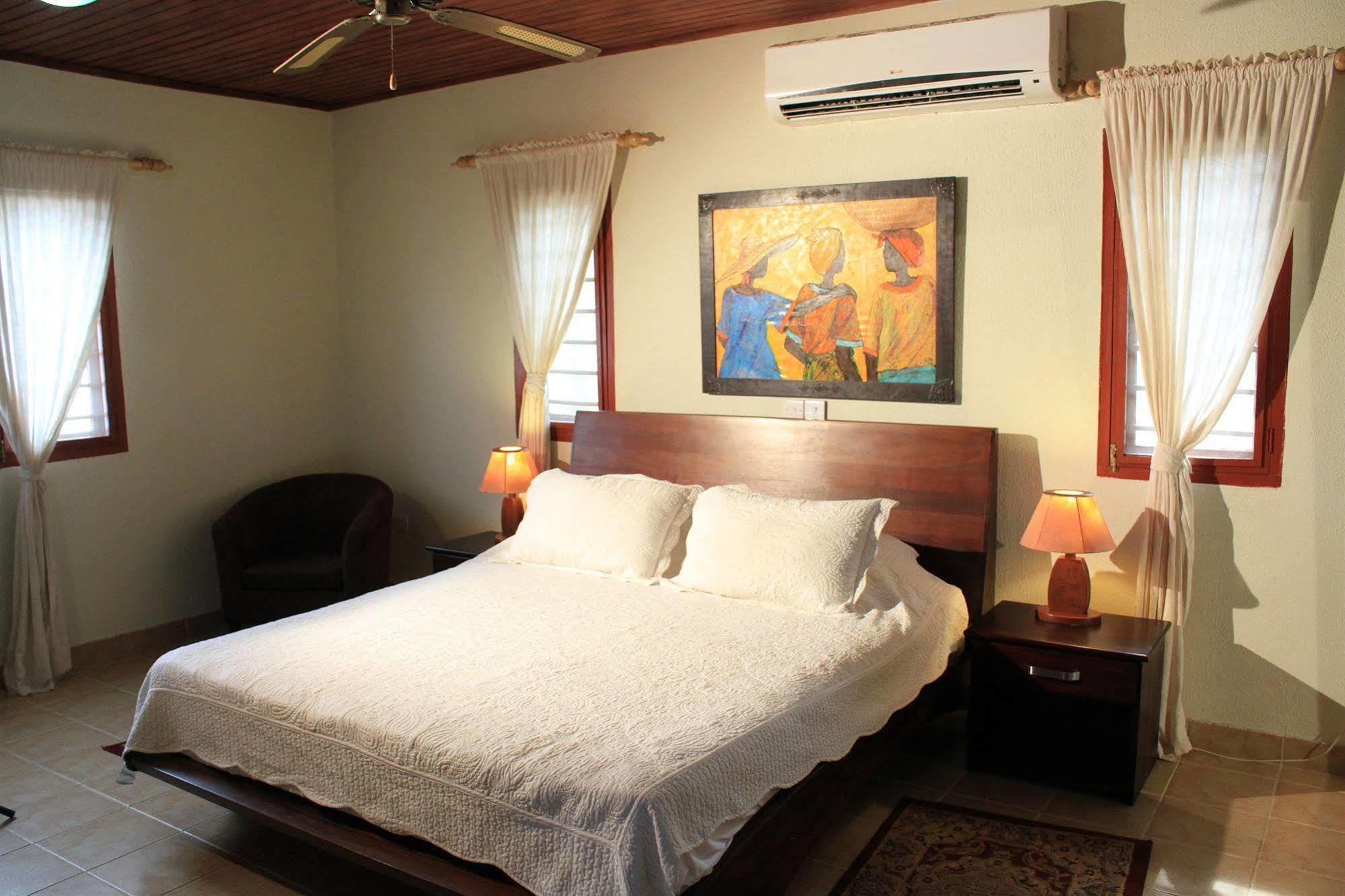 Coconut Grove Beach Resort Elmina Exterior photo